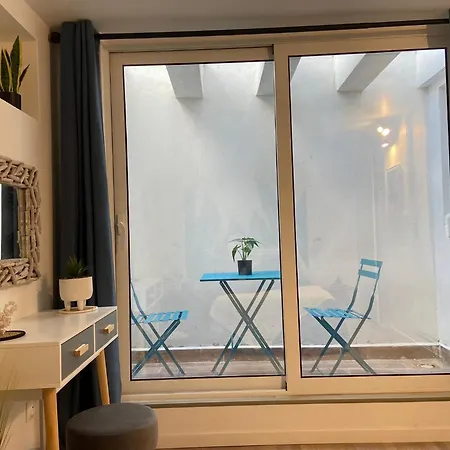 Douillet Avec Terrasse